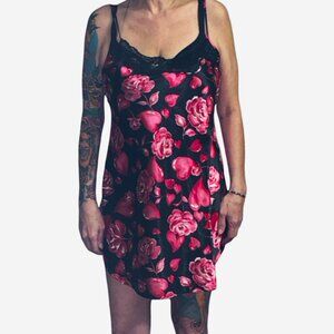 Sz.M*Private Luxuries*Lacy Black/Red Hearts & Flowers-Print Chemise Nightie